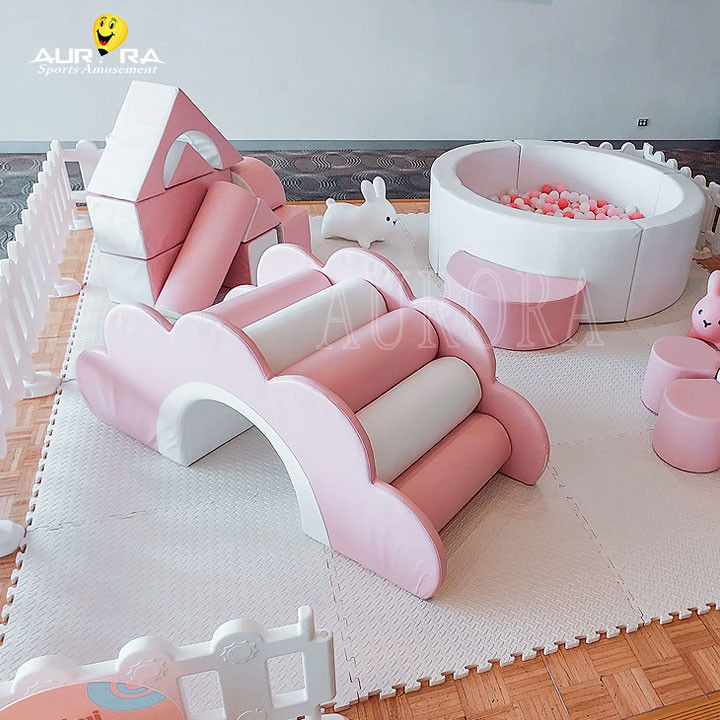 Pastellrosa Weiß Kinder Soft-Play-Ausrüstung Nicht-toxischer Indoor-Soft-Play-Kletter