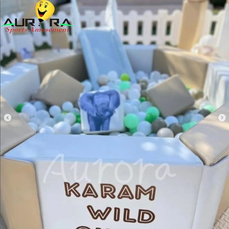 Braun und Weiß PVC PU Aufblasbare Soft Play Ausrüstung Spielplatz angepasste Farbe