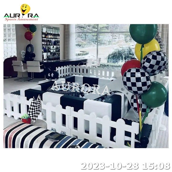 Wasserdicht aufblasbares Soft Play Equipment Indoor Play Area Kindertagesstätte Kinder Schwarz Weiß