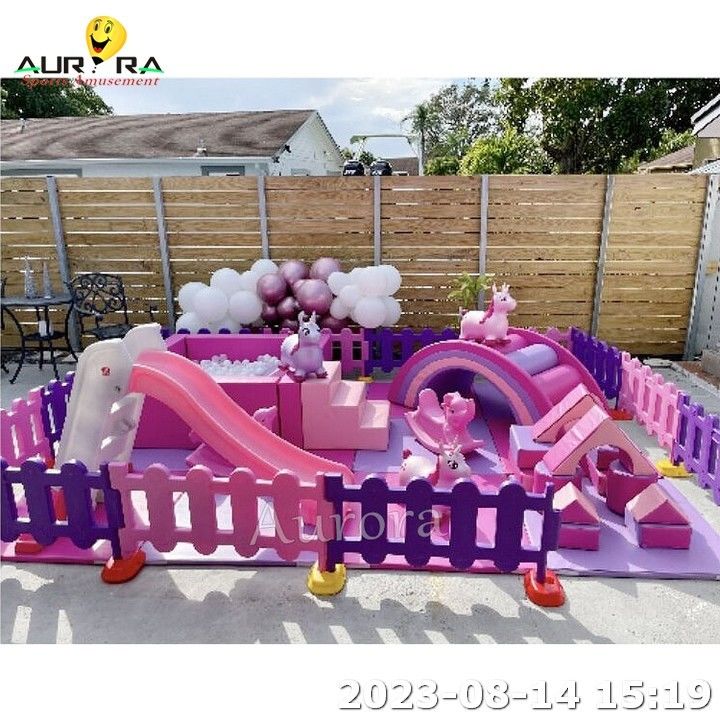 Schaummatten Indoor Soft Play Herzform Indoor Spielplatz Weißkugel