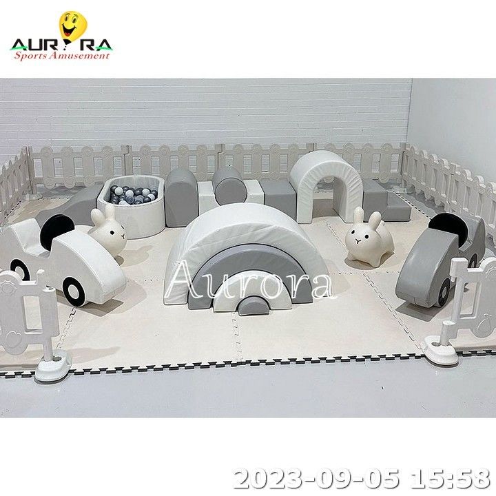 Weißes Soft Play-Equipment-Set Paket Neutrale Farbe Weiches Material Schaumblöcke Kinder