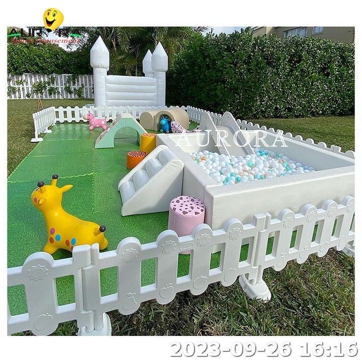 Soft Play Area für Baby Weiß Soft Play Ausrüstung für Kinder Ball Pit mit Rutsche
