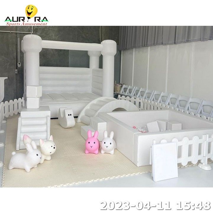 Weiße und kundenspezifische Soft Play Set Ausrüstung Innen-Outdoor-Party-Spielraum Miete