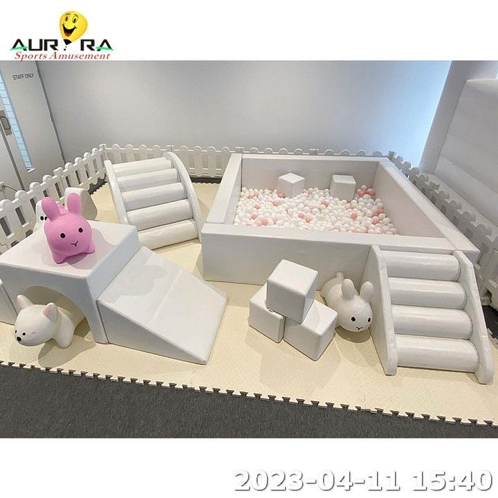 Weiße und kundenspezifische Soft Play Set Ausrüstung Innen-Outdoor-Party-Spielraum Miete