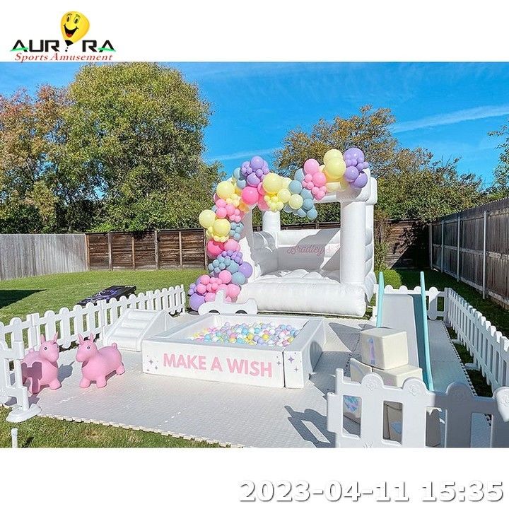 Weiße und kundenspezifische Soft Play Set Ausrüstung Innen-Outdoor-Party-Spielraum Miete