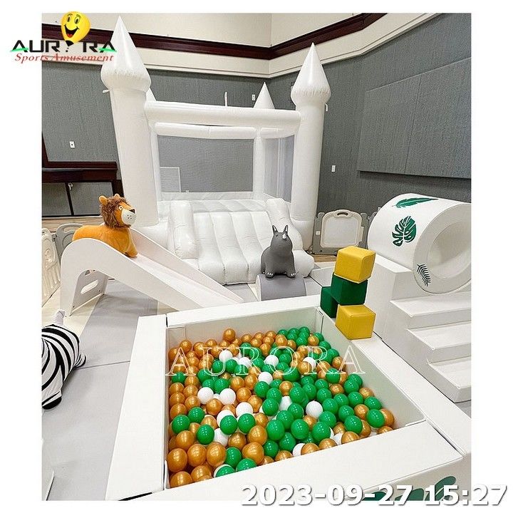 Billiges eigenes Indoor White Soft Play Soft Play-Gerät mit aufblasbarem Sprunghaus