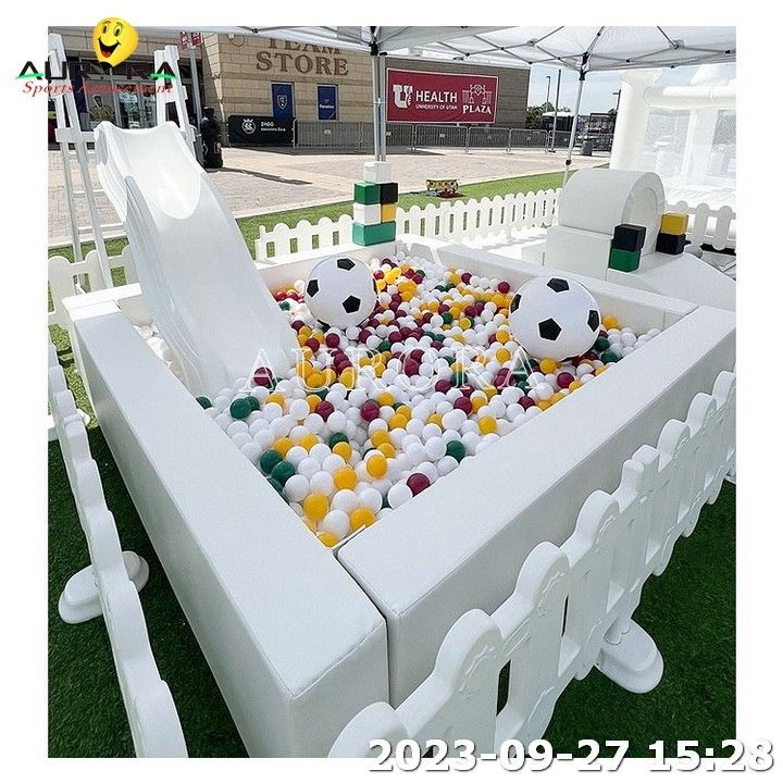 Billiges eigenes Indoor White Soft Play Soft Play-Gerät mit aufblasbarem Sprunghaus