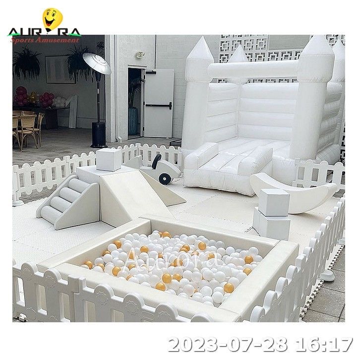 Soft Play Indoor Soft Play Ausrüstung zum Verkauf Weiß mit aufblasbarem Sprunghaus
