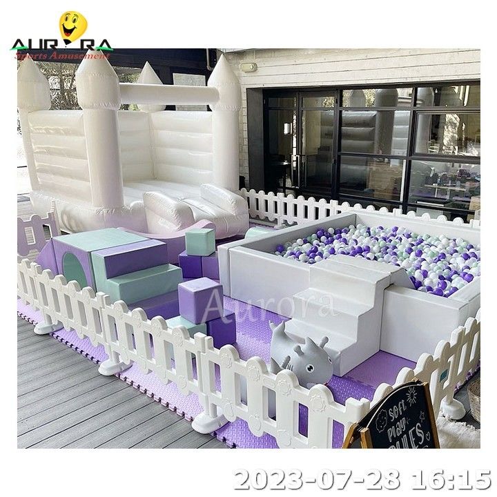 Soft Play Indoor Soft Play Ausrüstung zum Verkauf Weiß mit aufblasbarem Sprunghaus