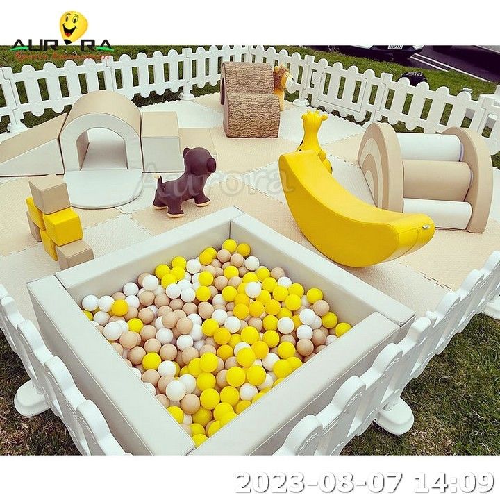 Braun Indoor Soft Play Ausrüstung zum Verkauf Weiß Zaun Soft Play für Kinder