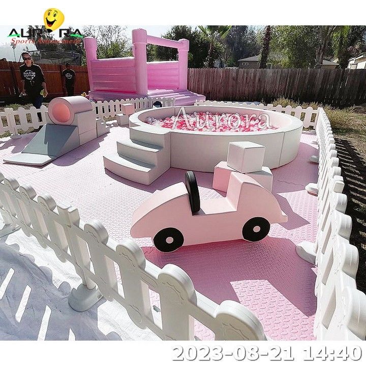 Weiß-rosa Soft-Play-Ausrüstung mit Hüpfhauszaun für Kinder Ball-Grube