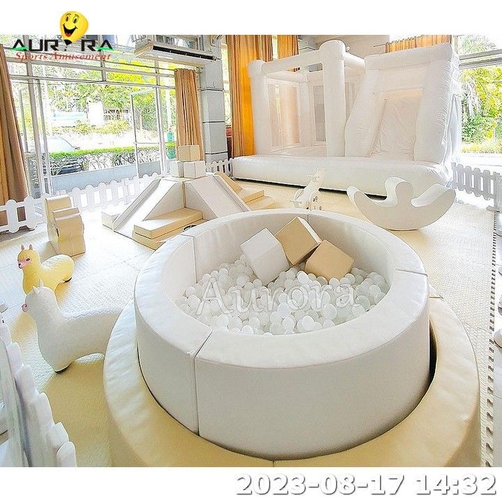 Soft Play Bounce Haus Vermietung Outdoor Soft Play mit Rutsche und Ball Pit Weiß
