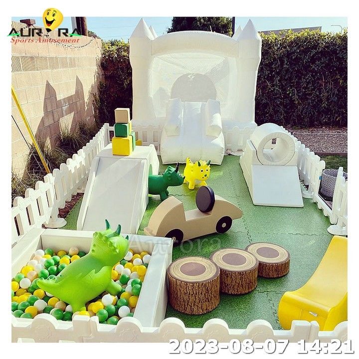 Farbenfrohe Soft Play Ausrüstung kundenspezifische Klettermatte und Ball Pit im Freien