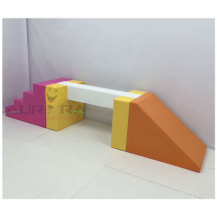 Orange Soft Play Ausrüstung mit Ball Pit und Rutsche Rose Rot Soft Playground Innenraum